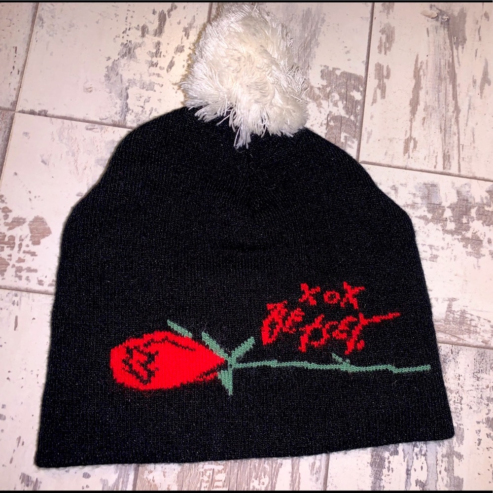 Cute/Cozy Rose🌹 Betsey Johnson Toboggan O/S